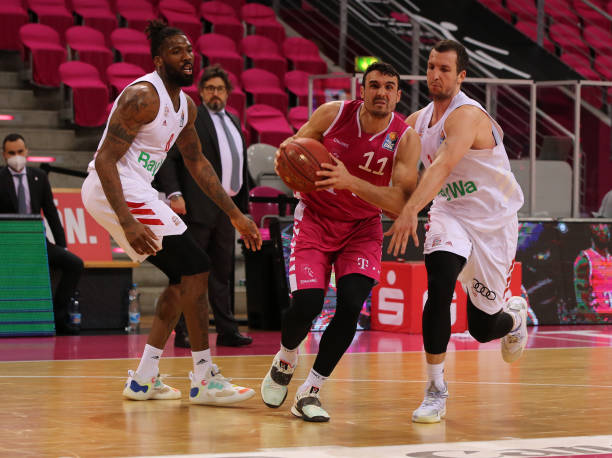 出了强大的 出了强大的